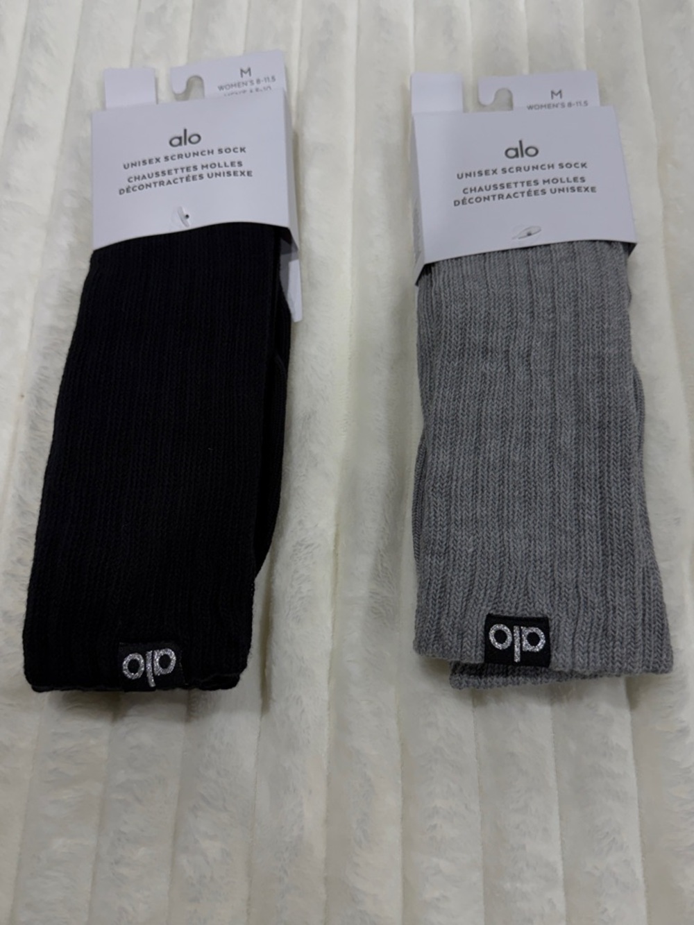 alo Unisex Scrunch Socks - Black & Gray